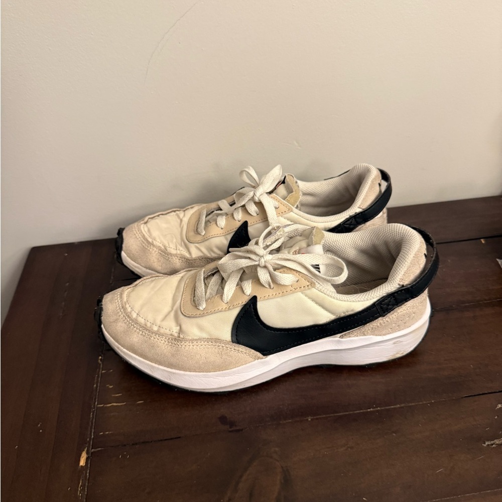 Nike Waffle Debut Sneakers – Women’s 8
